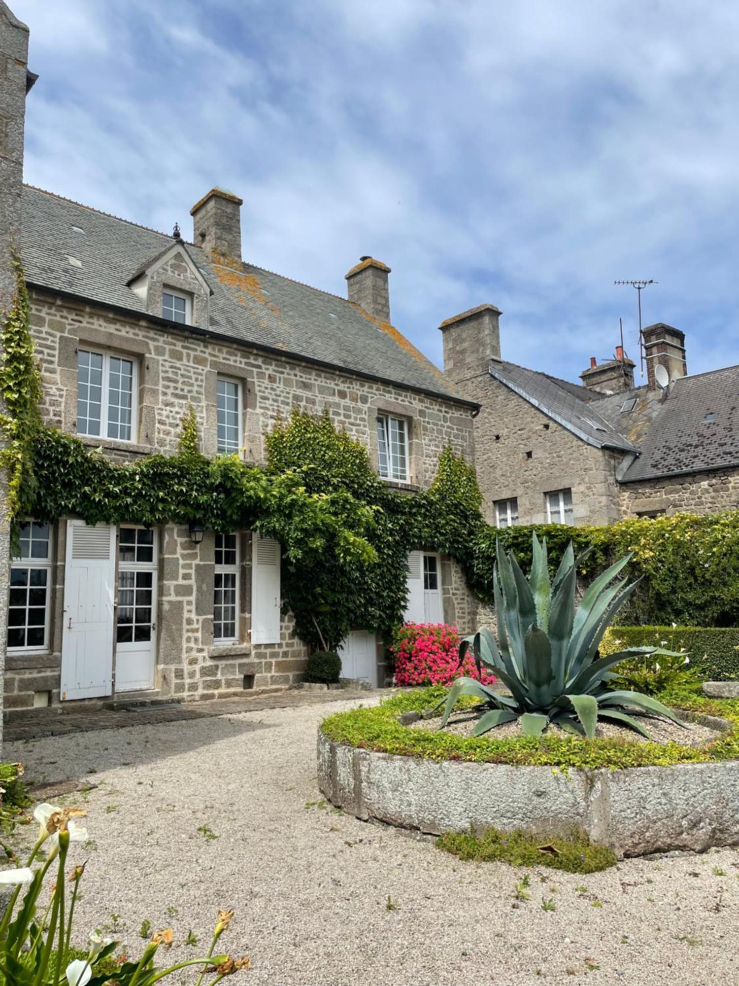 Le Conquerant - Chambres Meublees - Barfleur Exterior photo